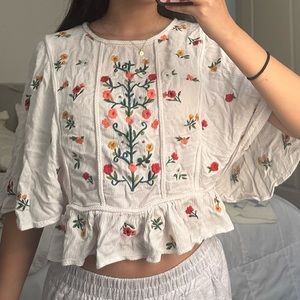 Forever 21 cute flower blouse: Size L, fits size S: Color: White